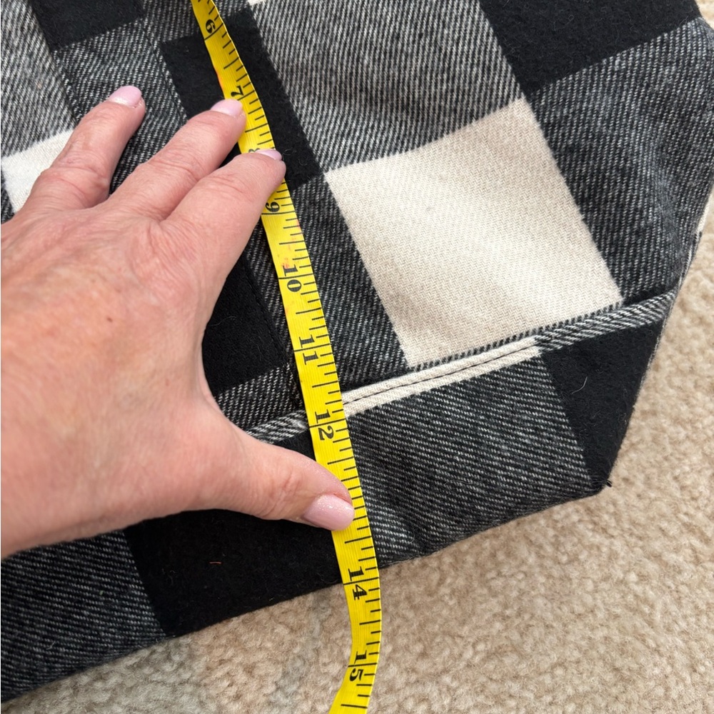Flannel and Sherpa Checkered Print Tote - Picture 10 of 13